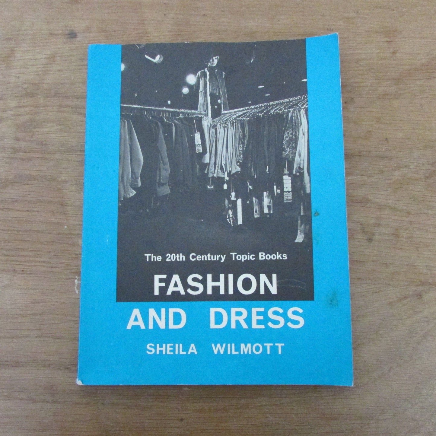 The 20th Century Topic Books: Fashion & Dress, by Sheila Wilmott (Softback, 1971)