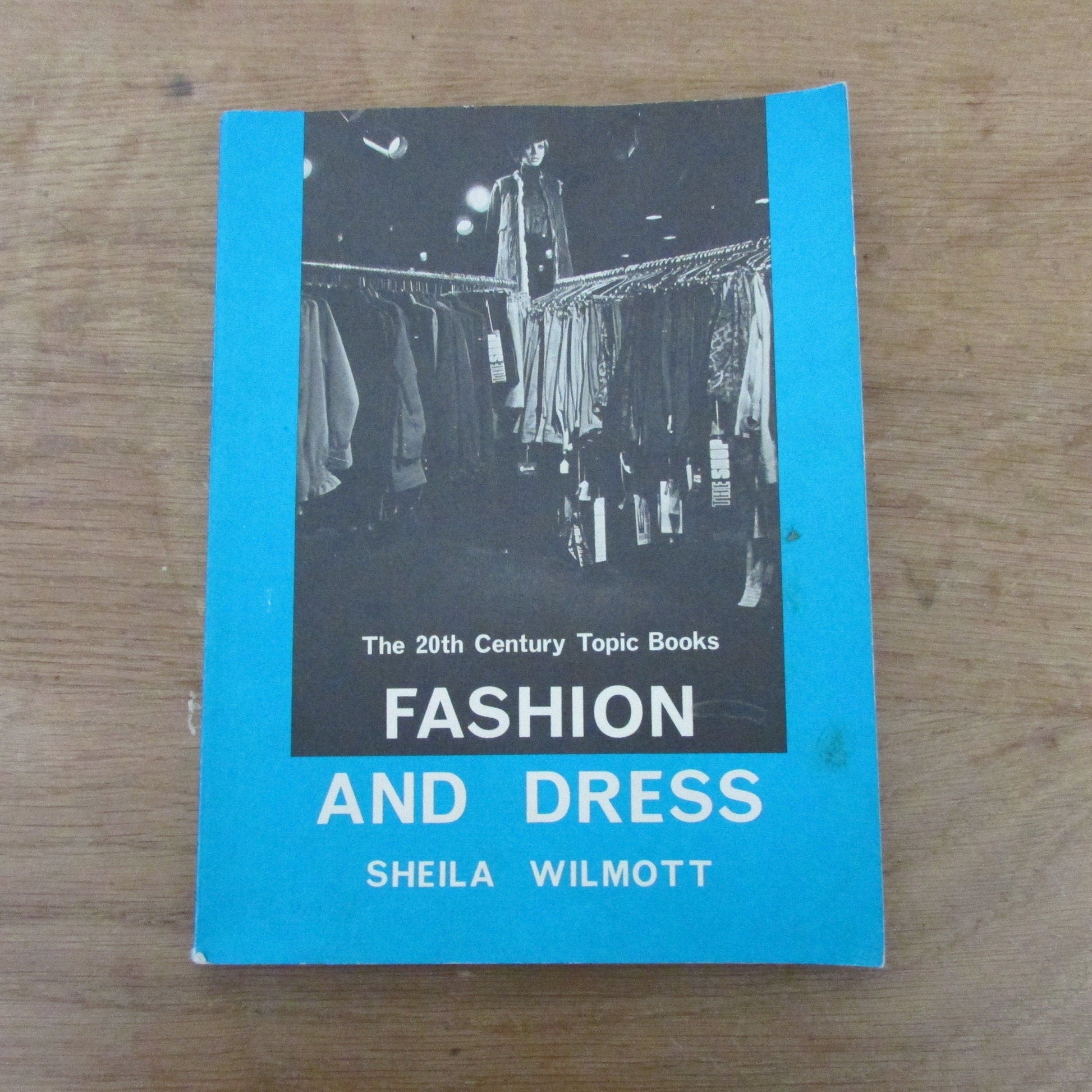 The 20th Century Topic Books: Fashion & Dress, by Sheila Wilmott (Softback, 1971)