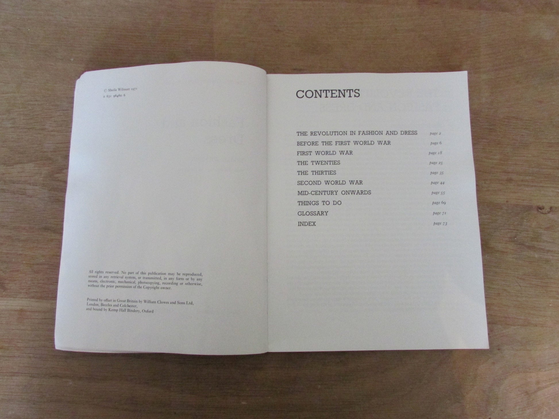 The 20th Century Topic Books: Fashion & Dress, by Sheila Wilmott (Softback, 1971)