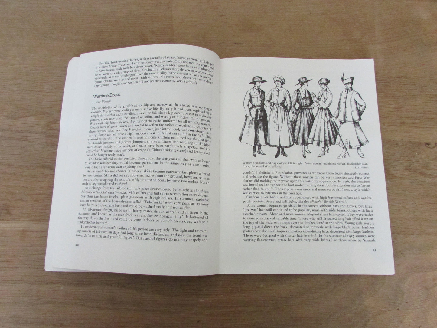 The 20th Century Topic Books: Fashion & Dress, by Sheila Wilmott (Softback, 1971)
