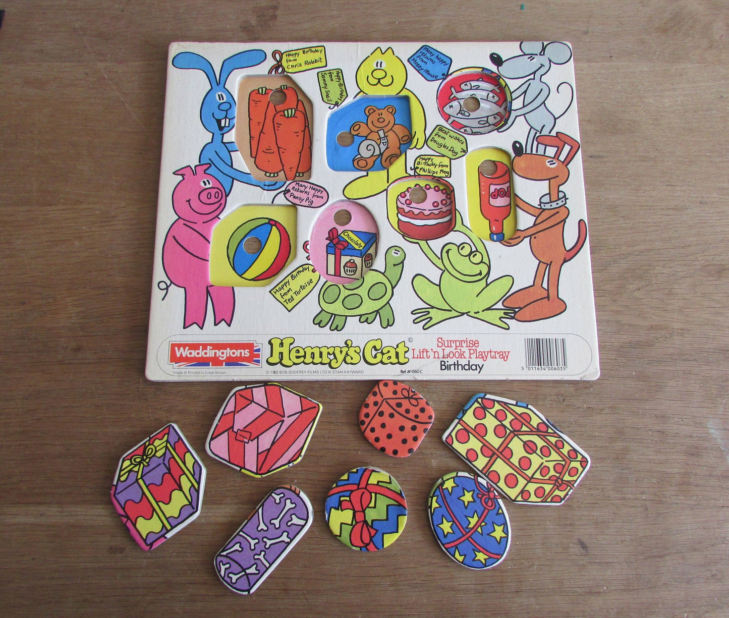 1982 Waddingtons "Henry's Cat" Surprise Lift' n Look play tray