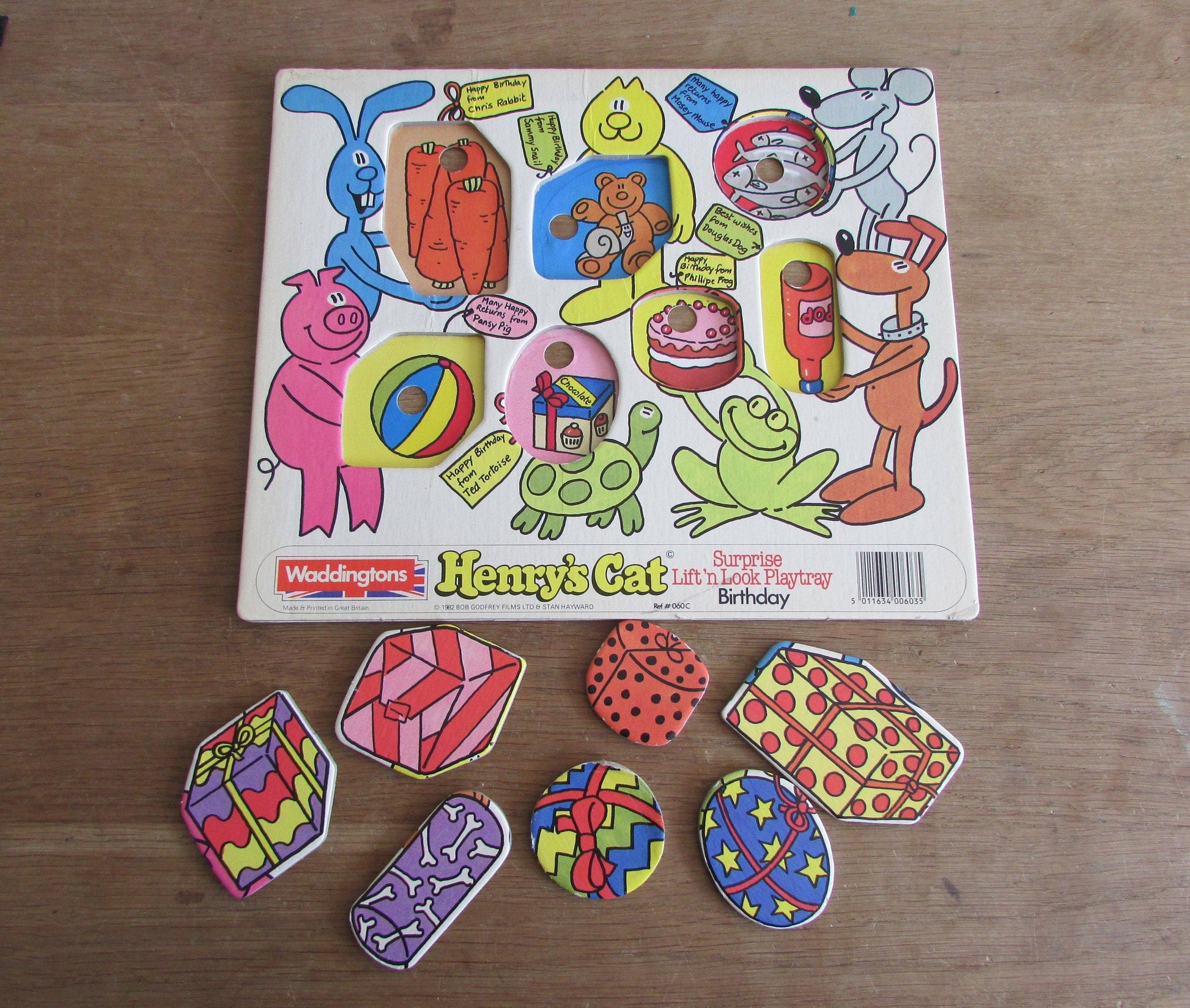 1982 Waddingtons "Henry's Cat" Surprise Lift' n Look play tray