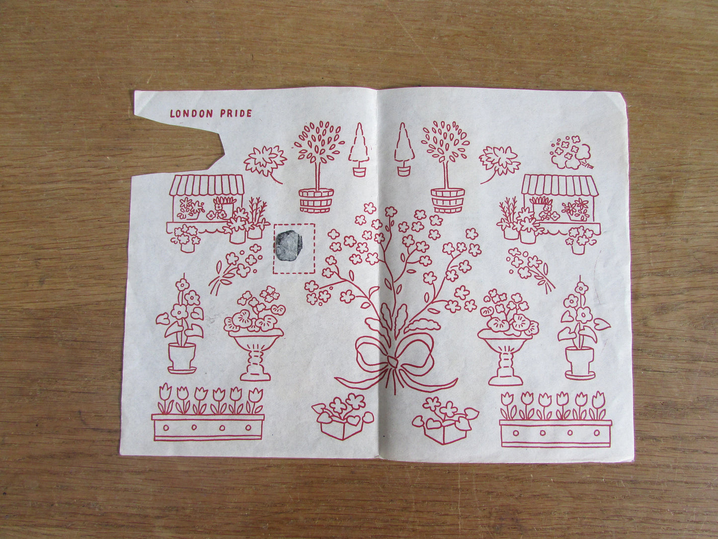 Used 1950s Norman Hartnell's 'London Pride' transfer library