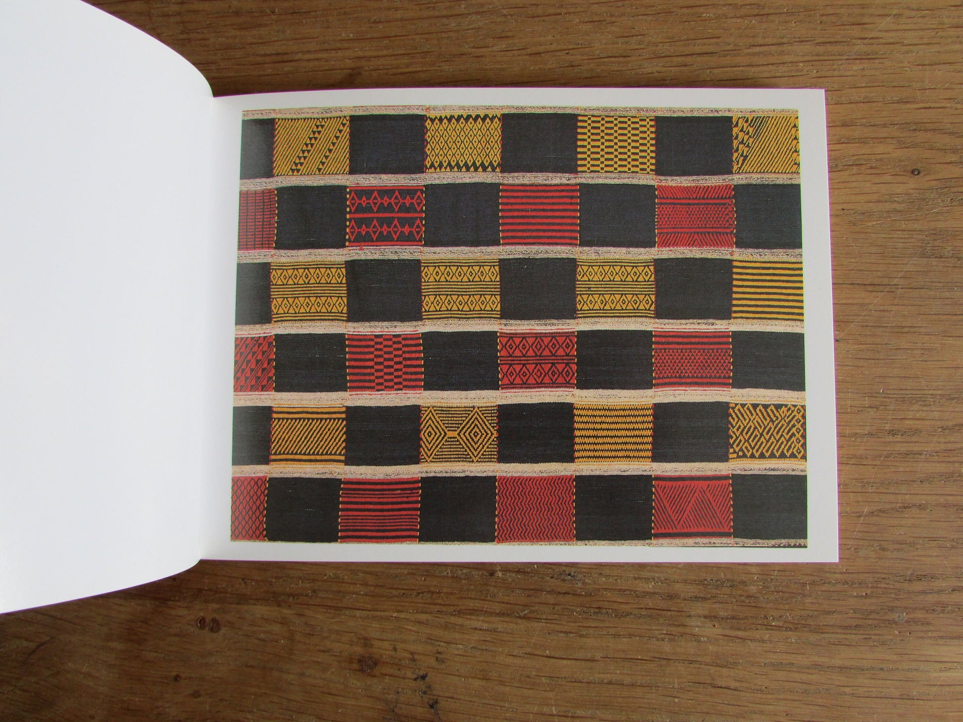 African Textiles: The Newark Museum, a book of postcards (Hardback, 1994)
