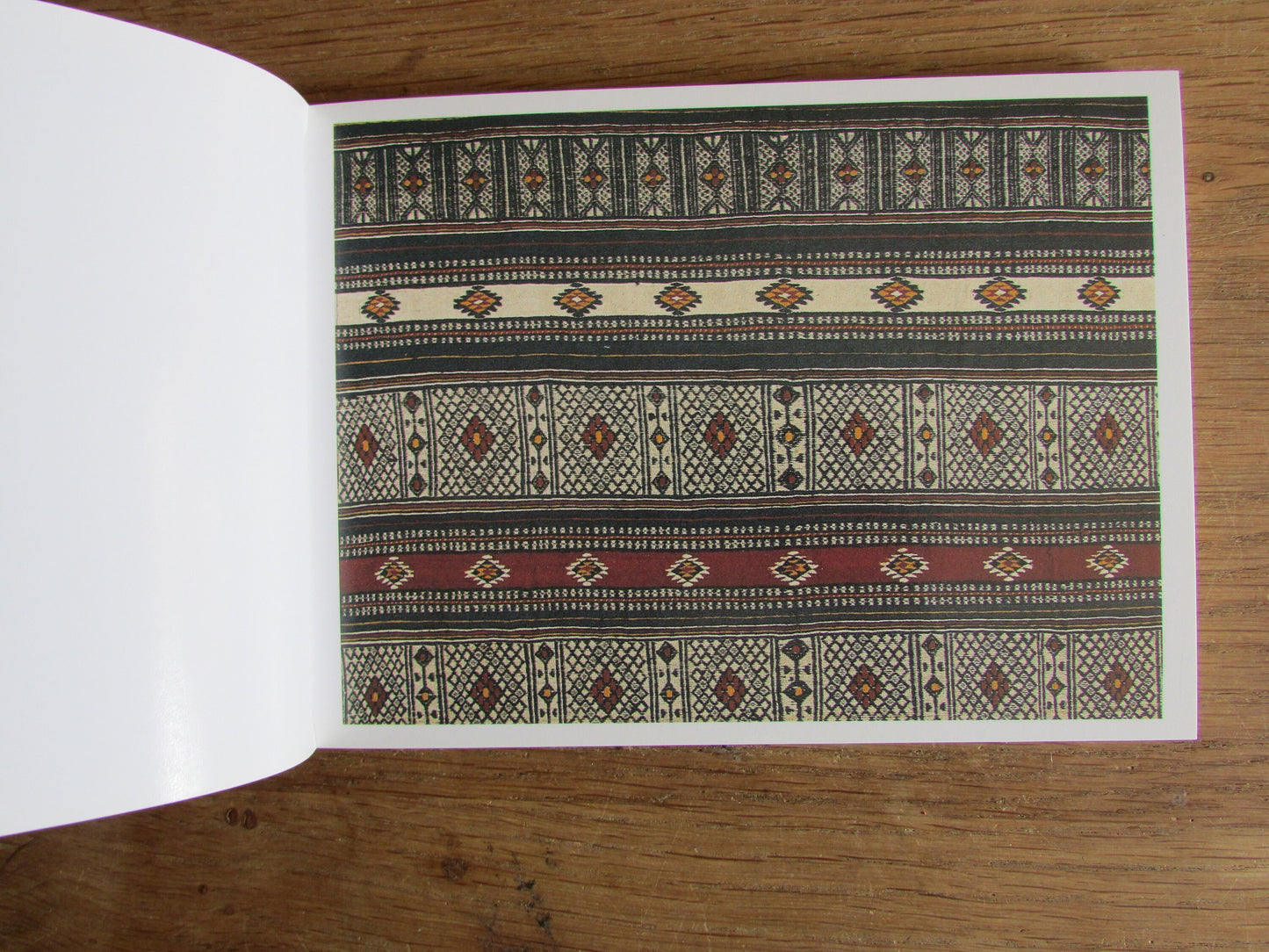 African Textiles: The Newark Museum, a book of postcards (Hardback, 1994)