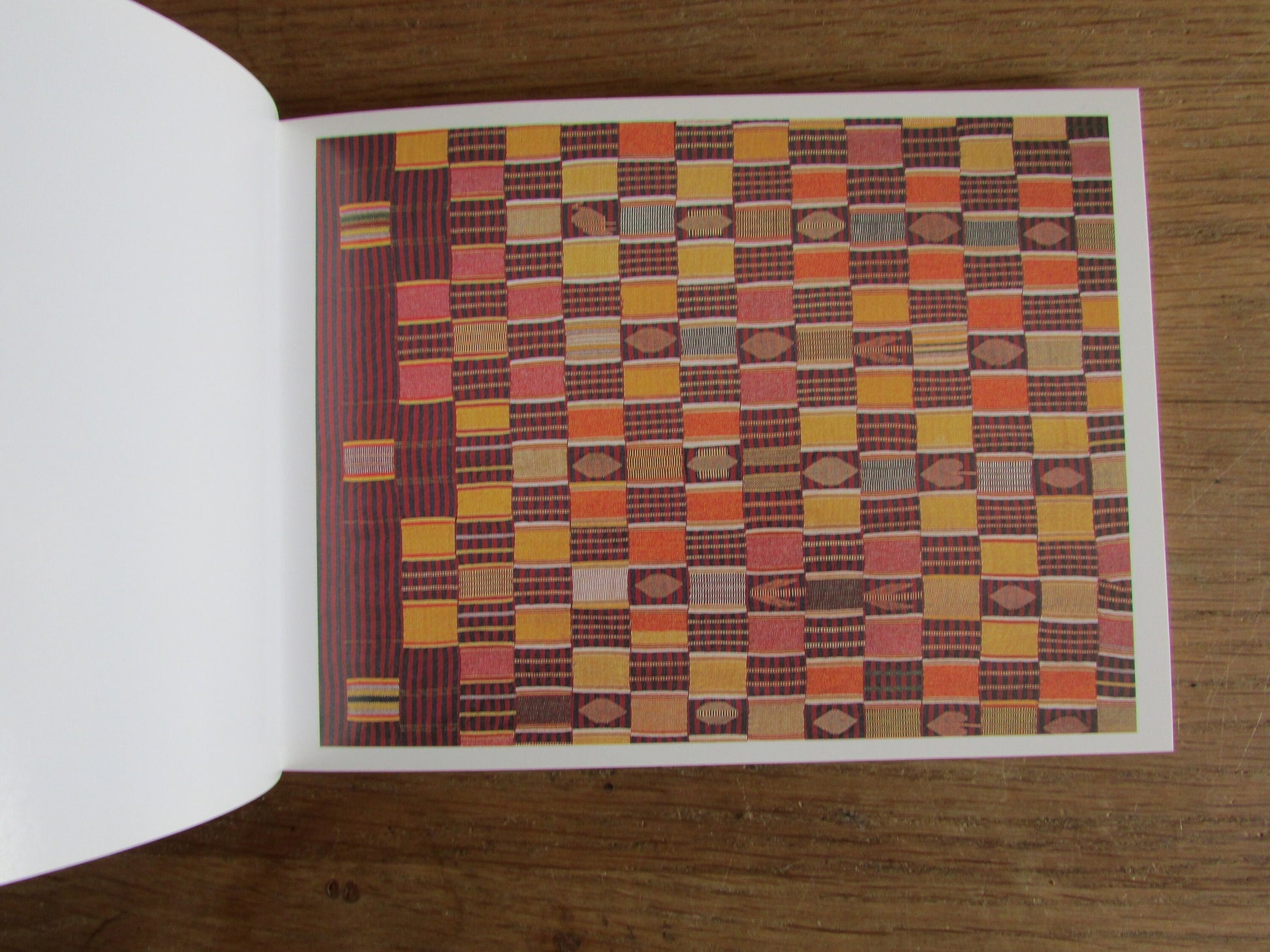 African Textiles: The Newark Museum, a book of postcards (Hardback, 1994)