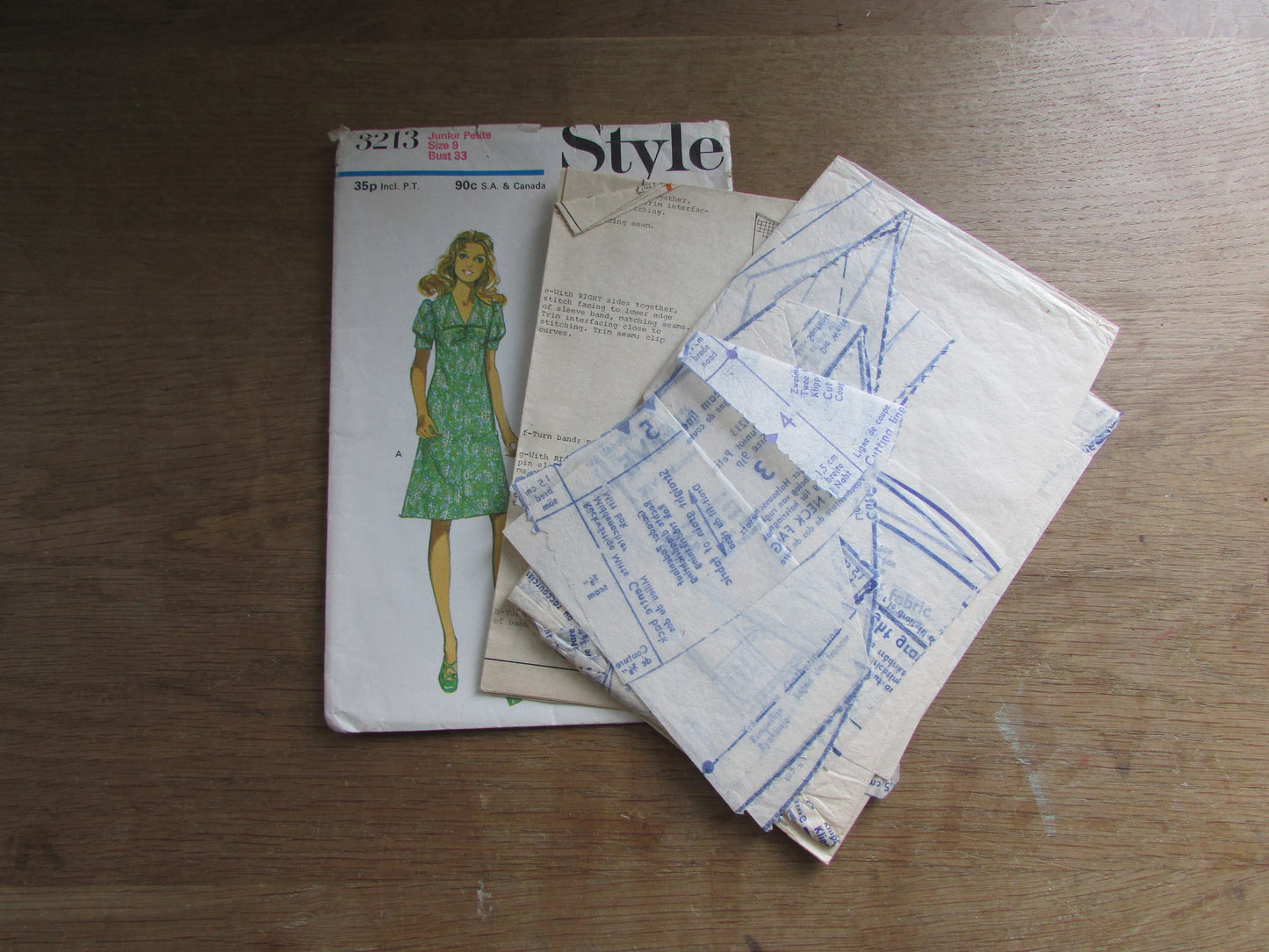 Used 1971 Style 3213 sewing pattern for junior petites' & misses' dress, size 9 (complete)
