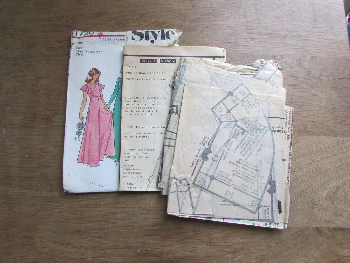 Part cut 1976 Style 1726 sewing pattern for child's & girls' bridesmaid's dress, size 6 (complete)