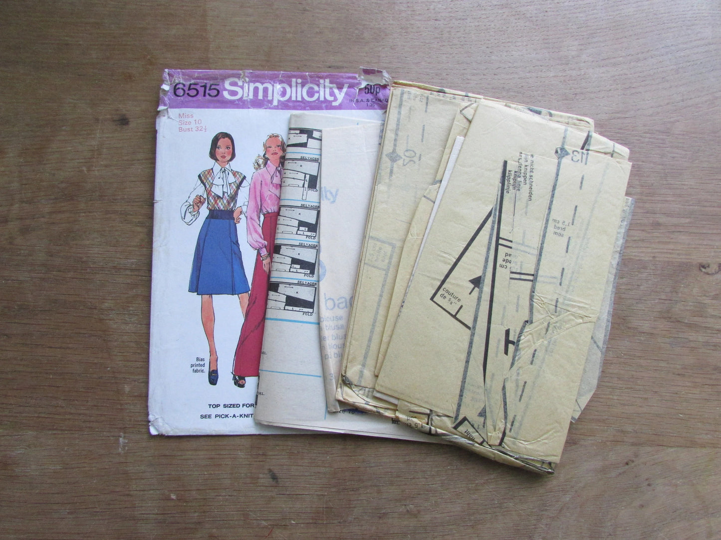 Part cut 1974 Simplicity 6515 sewing pattern for misses' skirt, pullover top, blouse & scarf, size 10 (see description below)