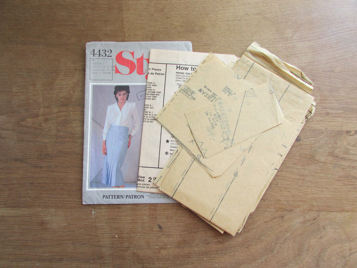 Part cut 1985 Style 4432 sewing pattern for misses' skirt, sizes 10 to 14 (cut to size 14, complete)
