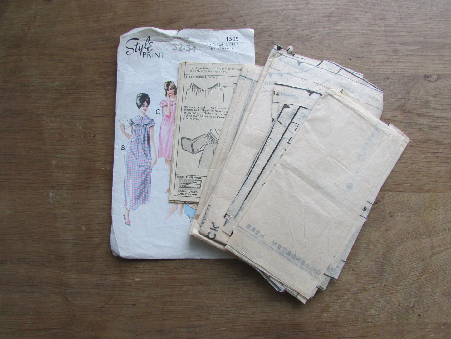 Used 1960s Style Print 1505 sewing pattern for misses' nightdresses, size 8-10 (complete, see description below)