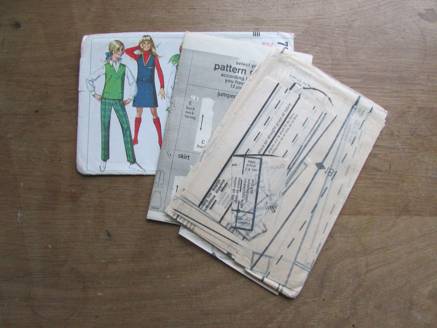 Part cut 1968 Simplicity 7828 sewing pattern for young junior/teens' jumper, top, skirt & pants, size 9/10 (complete)