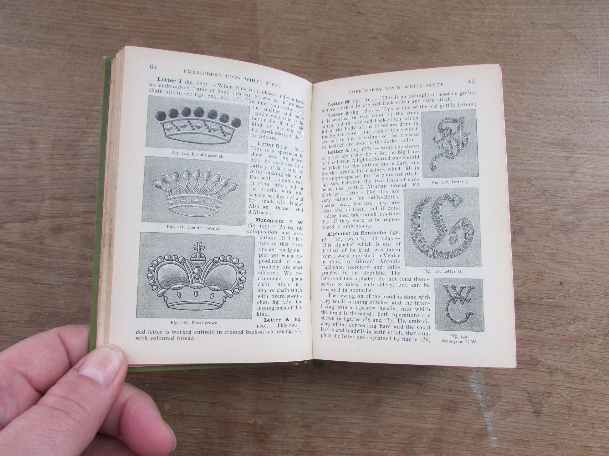 Antique Encyclopedia of Needlework, by Therese de Dillmont (Hardback)