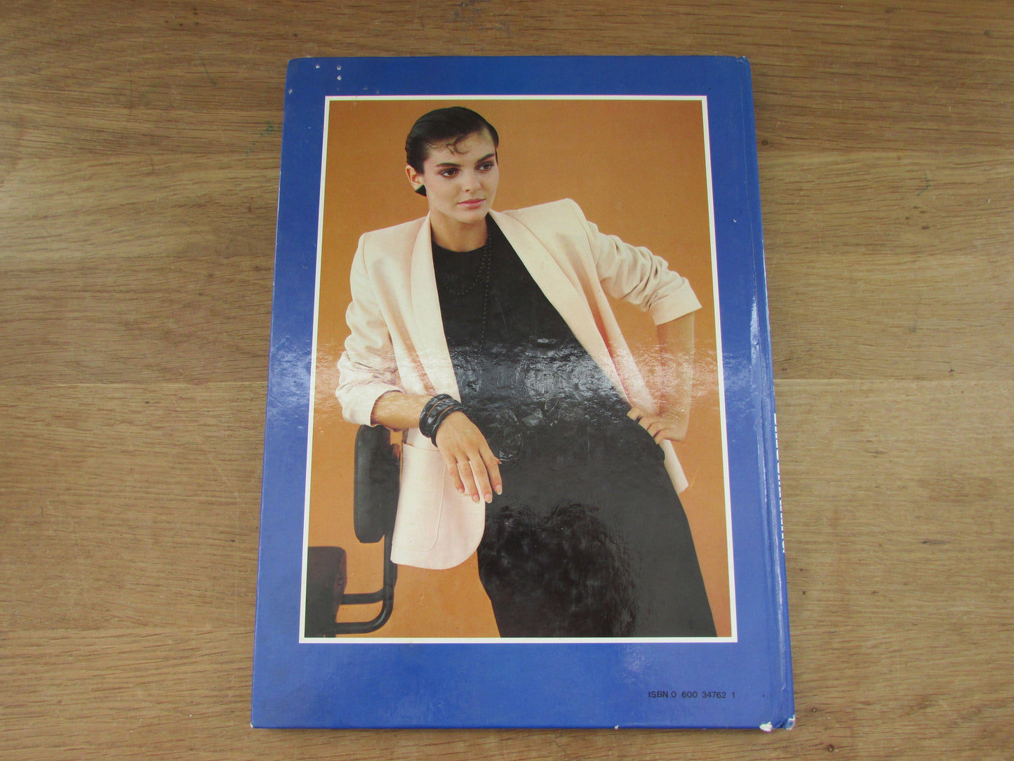 The Hamlyn Basic Guide to Dressmaking: How to Sew Successful Clothes (Hardback, 1984)