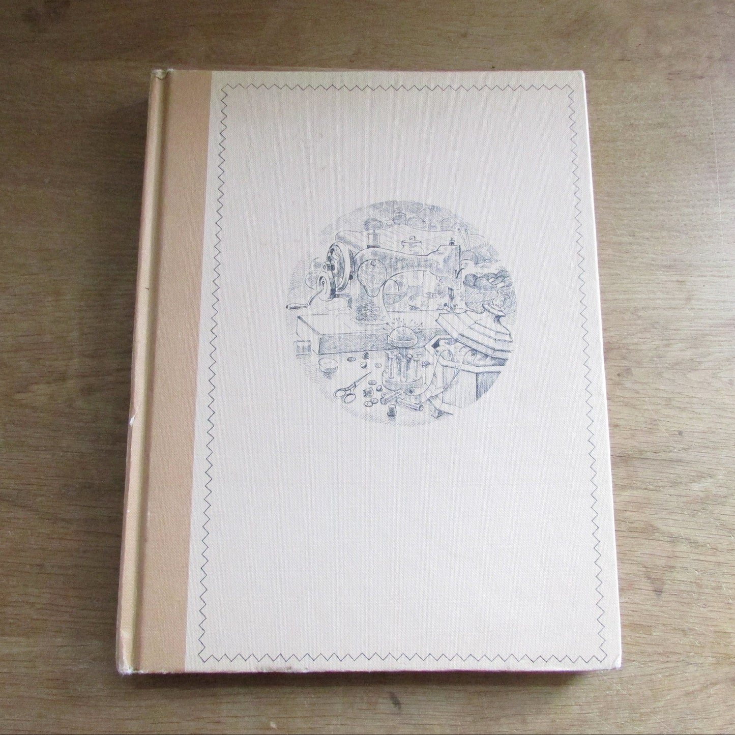 The Book of Handicrafts for All The Family, by Eve Harlow (Hardback, 1975)