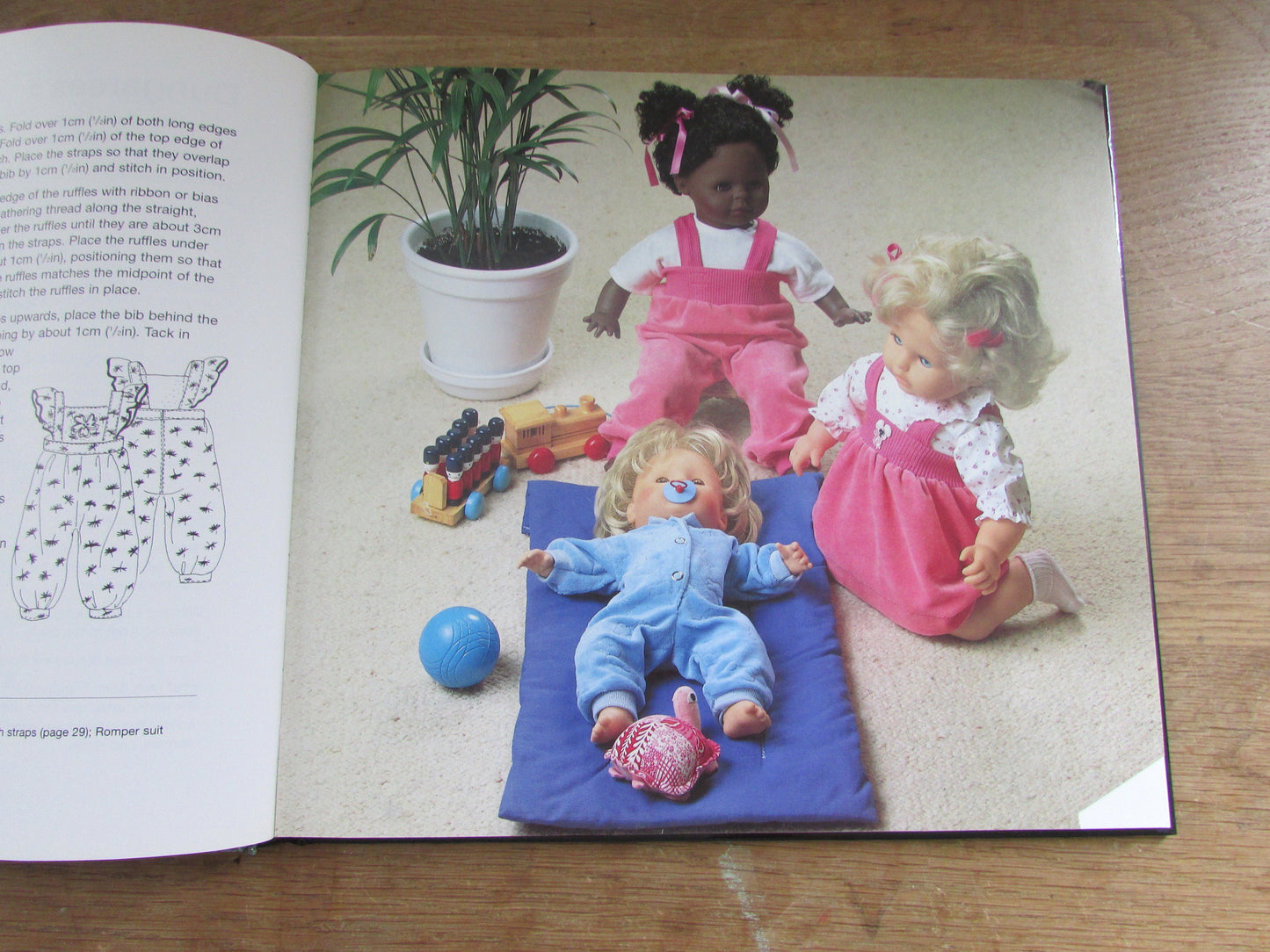 Dolls Clothes: Create Over 75 Styles For Your Doll, by Mette Jorgensen (Hardcover, 1997)