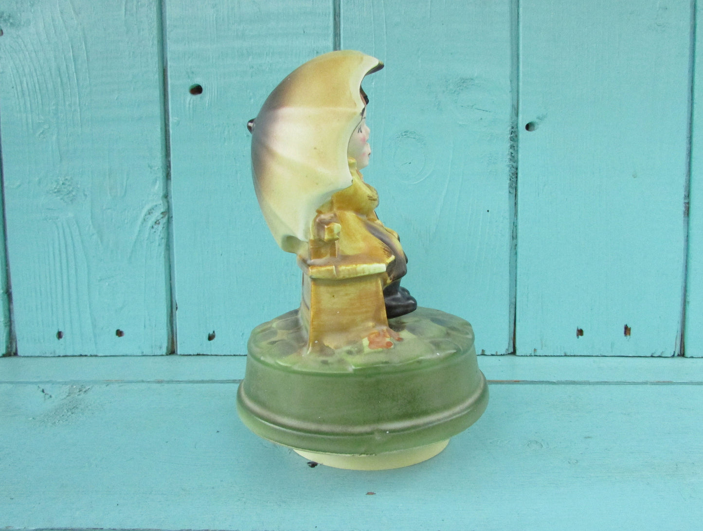 1970s Sankyo Japan ceramic musical ornament, children under umbrella