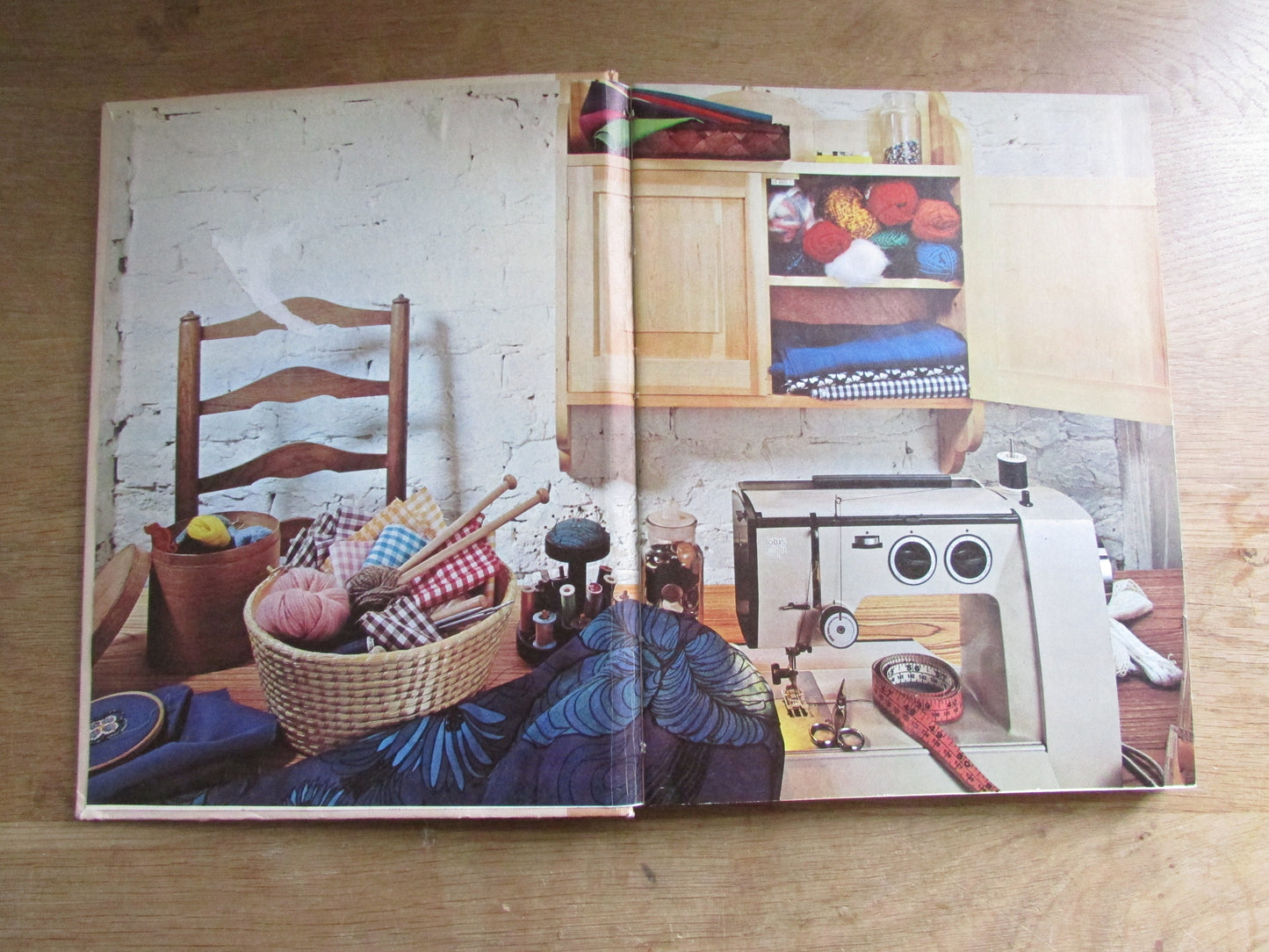 The Book of Handicrafts for All The Family, by Eve Harlow (Hardback, 1975)