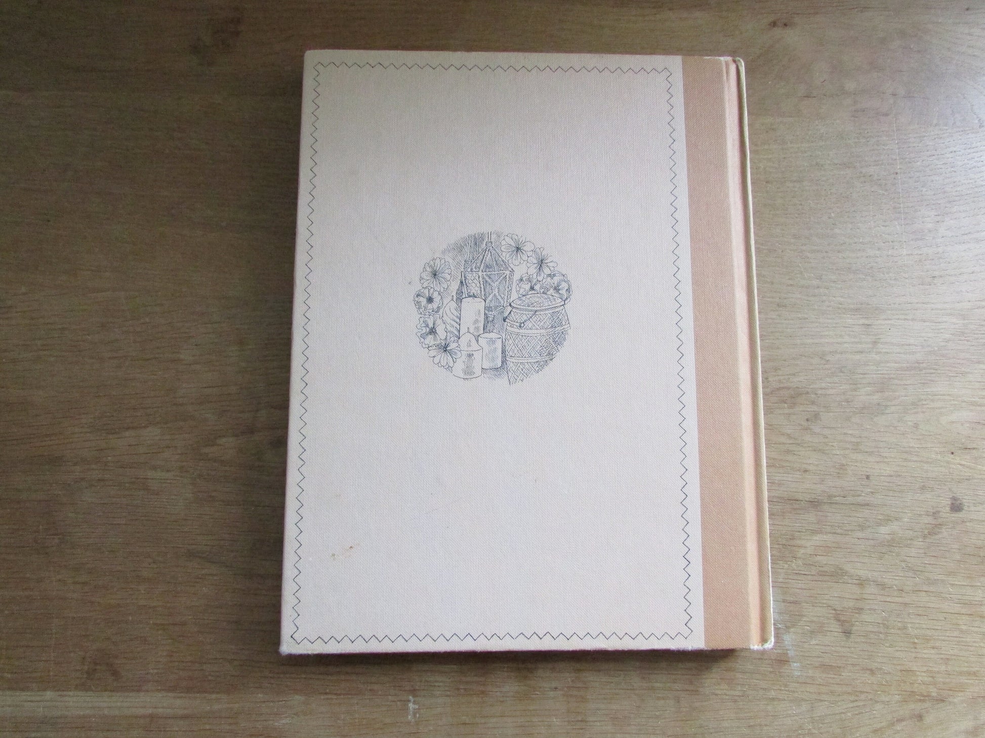 The Book of Handicrafts for All The Family, by Eve Harlow (Hardback, 1975)