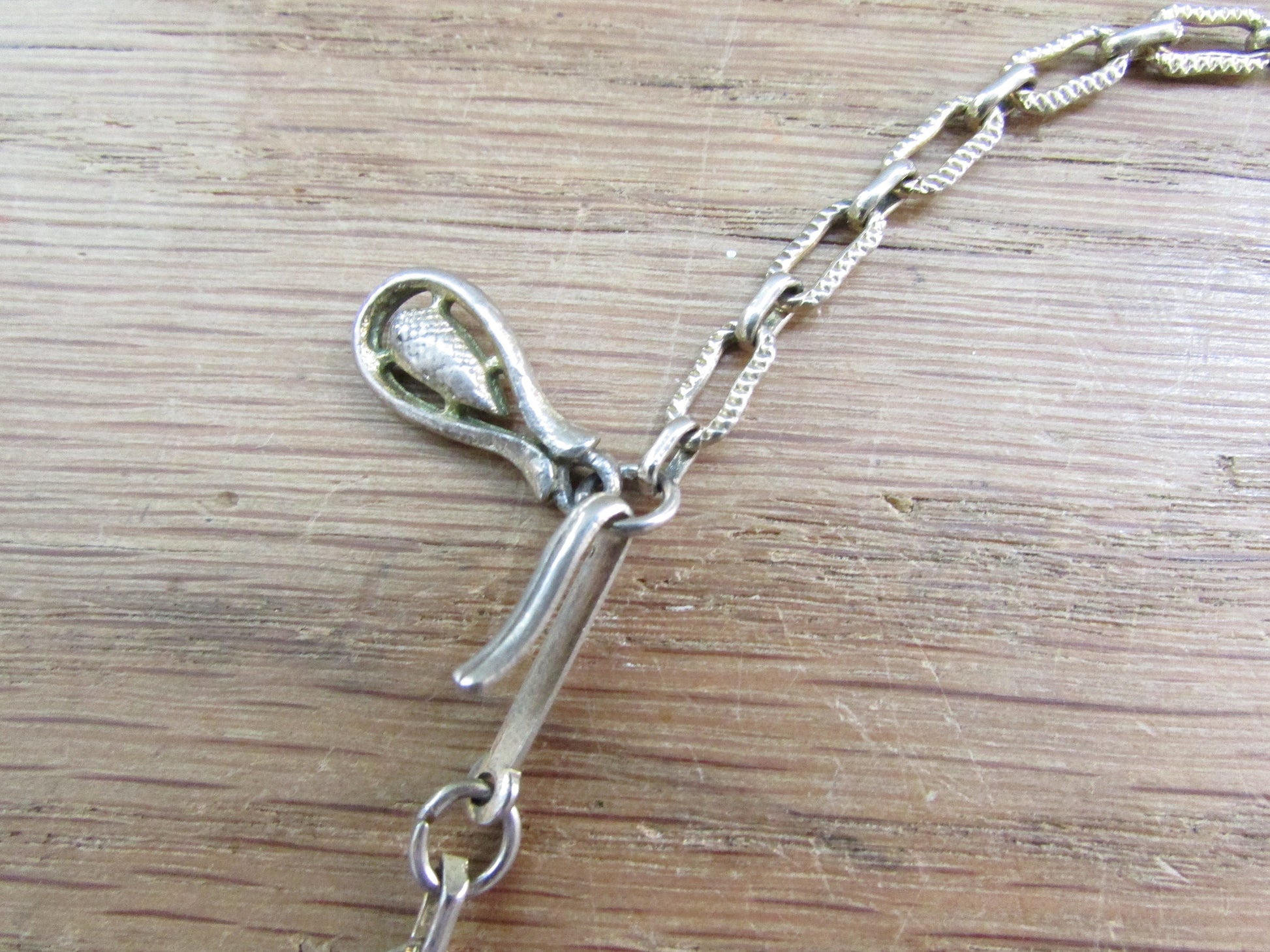 1960s Jewelcraft-style silver-tone & Mother of Pearl flower clasp necklace