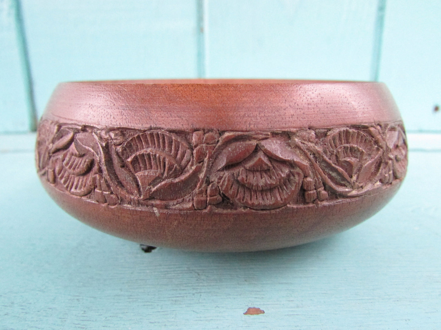 Cute vintage hand-carved treen/wooden trinket dish