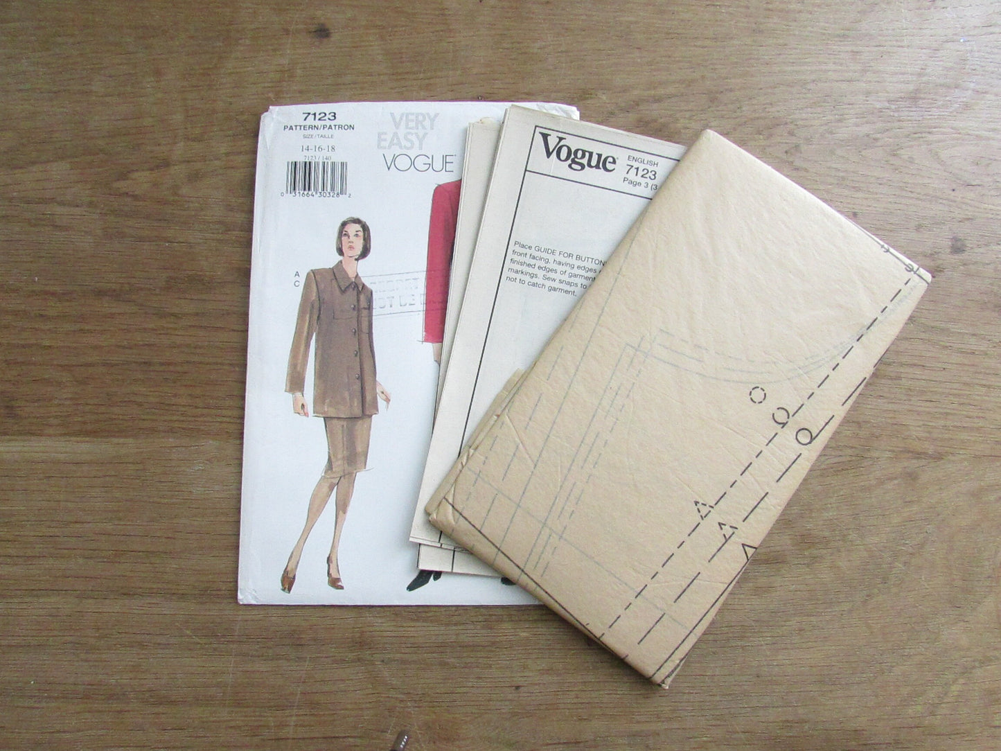 Uncut 1999 Vogue 7123 sewing pattern for misses'/misses' petite jacket, skirt & pants, sizes 14-16-18 (complete)