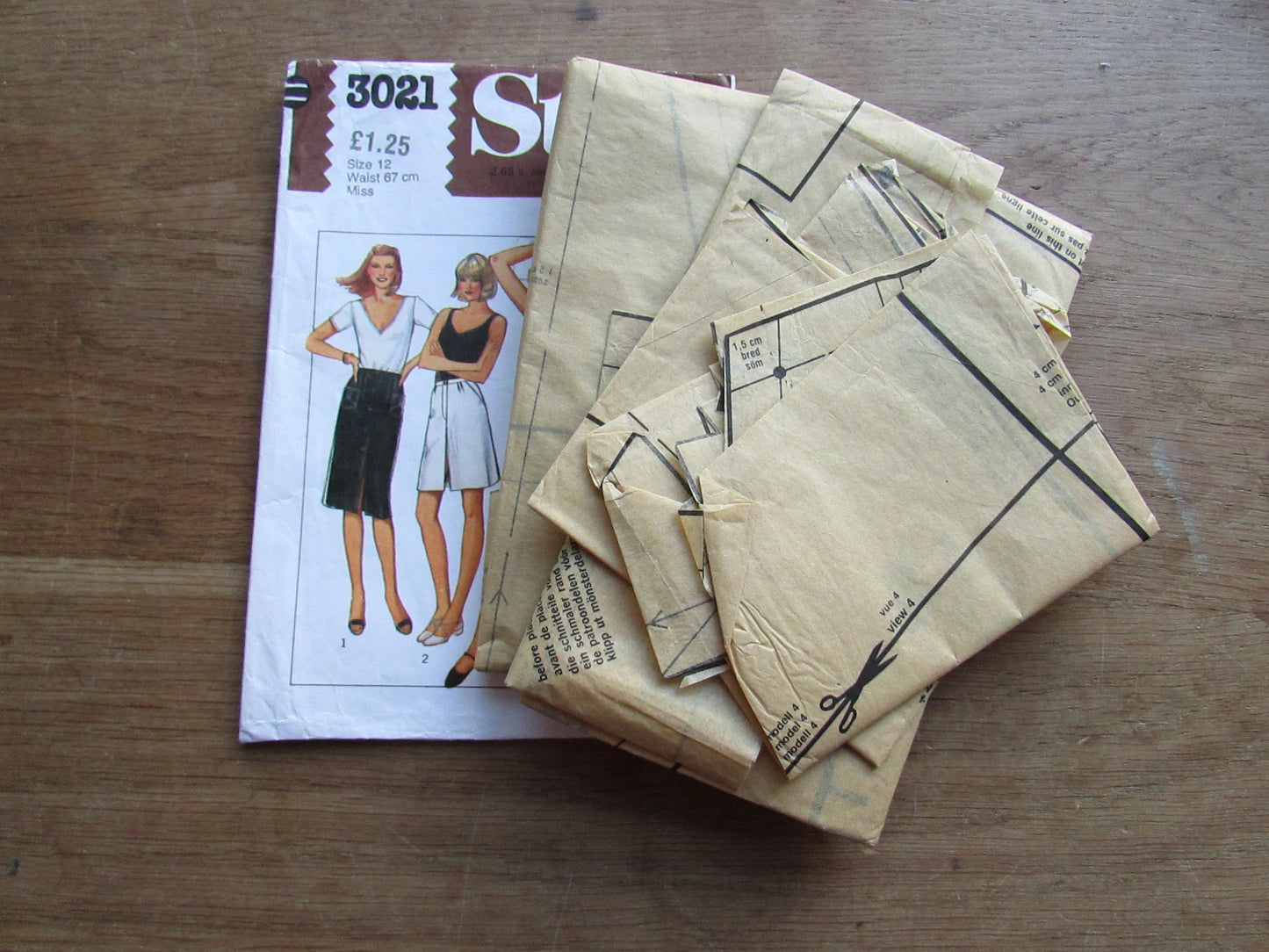 Part cut 1980 Style 3021 sewing pattern for misses' skirt, trousers or shorts, size 12 (complete but missing instructions)
