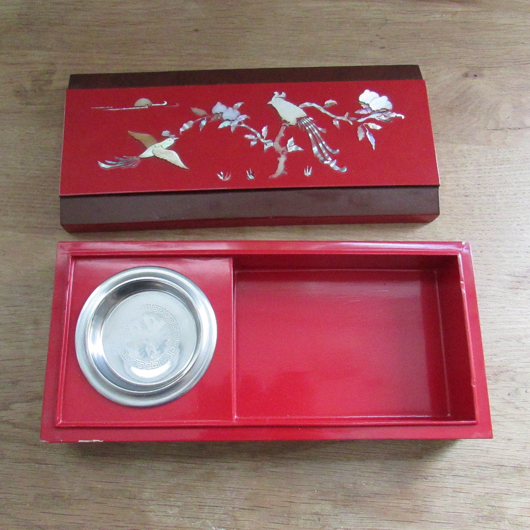 Beautiful vintage red Oriental lacquer & Mother of Pearl cigarette box with ashtray