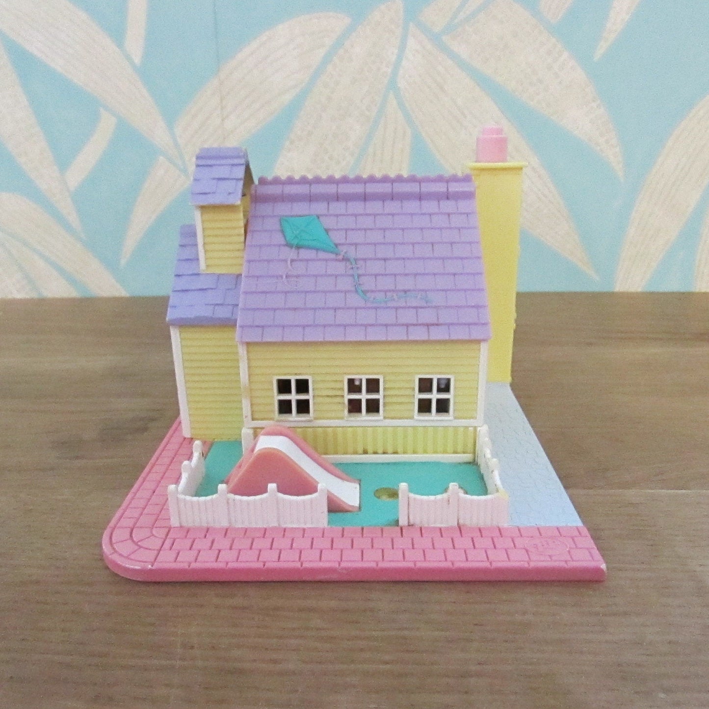 1993 Bluebird Toys Polly Pocket Light-up School House (see description below)