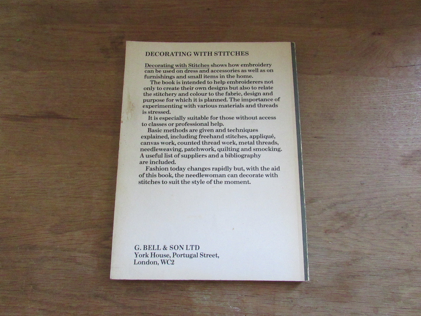 Decorating With Stitches, by Lynette de Denne, & Margaret F. Johnson (Softback, 1975)