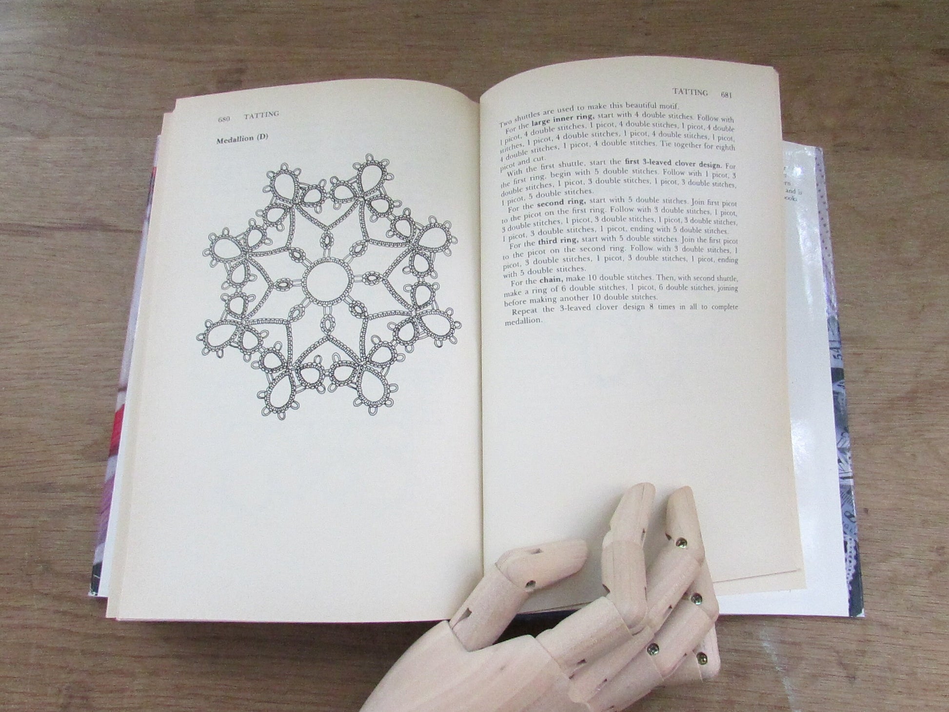 The Complete Encyclopedia of Stitchcraft, by Mildred Graves-Ryan (Hardback, 1981)