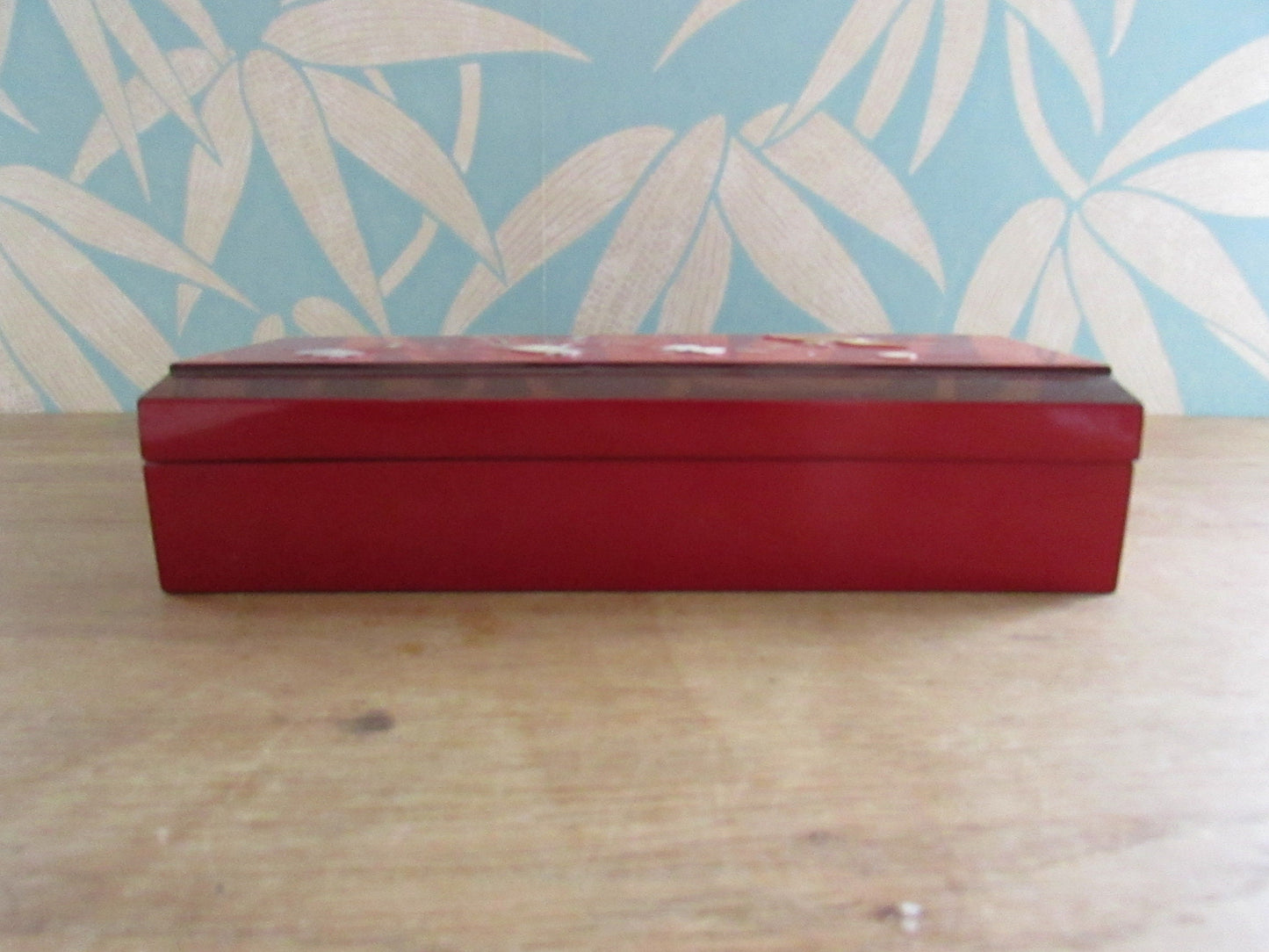 Beautiful vintage red Oriental lacquer & Mother of Pearl cigarette box with ashtray