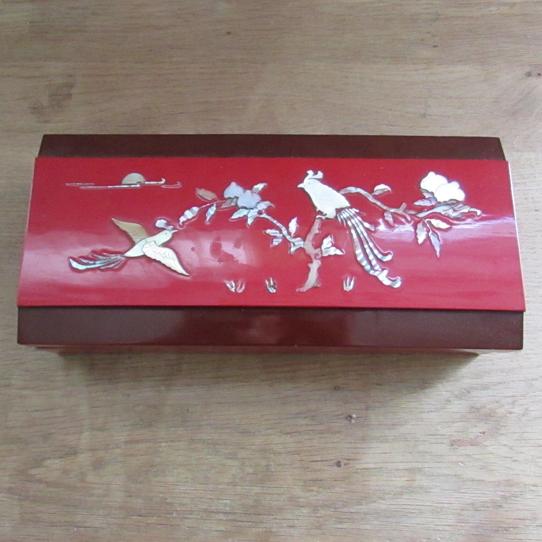 Beautiful vintage red Oriental lacquer & Mother of Pearl cigarette box with ashtray