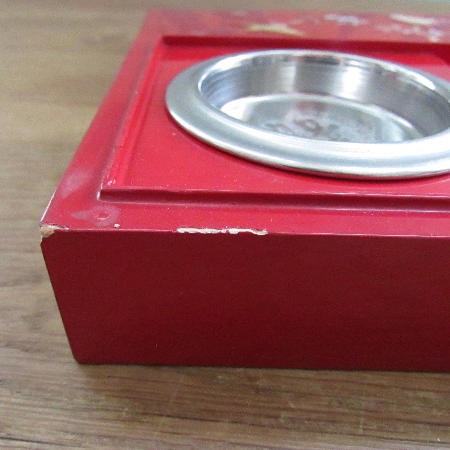 Beautiful vintage red Oriental lacquer & Mother of Pearl cigarette box with ashtray