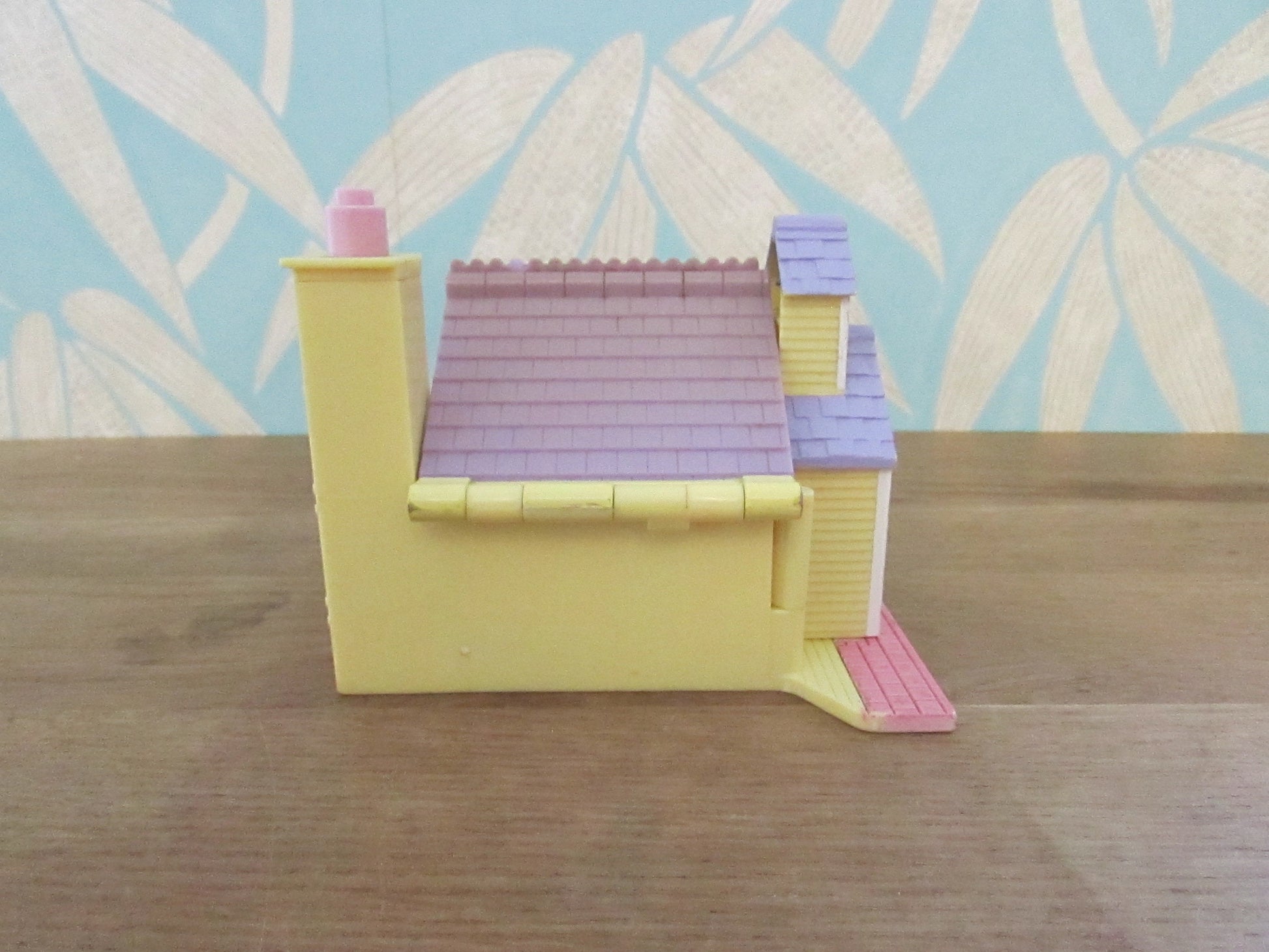 1993 Bluebird Toys Polly Pocket Light-up School House (see description below)