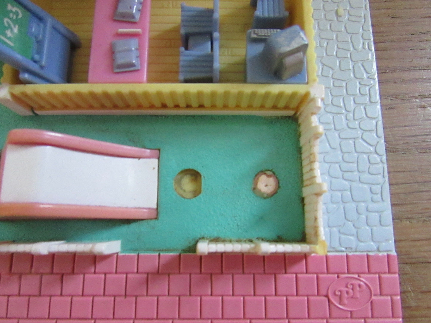 1993 Bluebird Toys Polly Pocket Light-up School House (see description below)