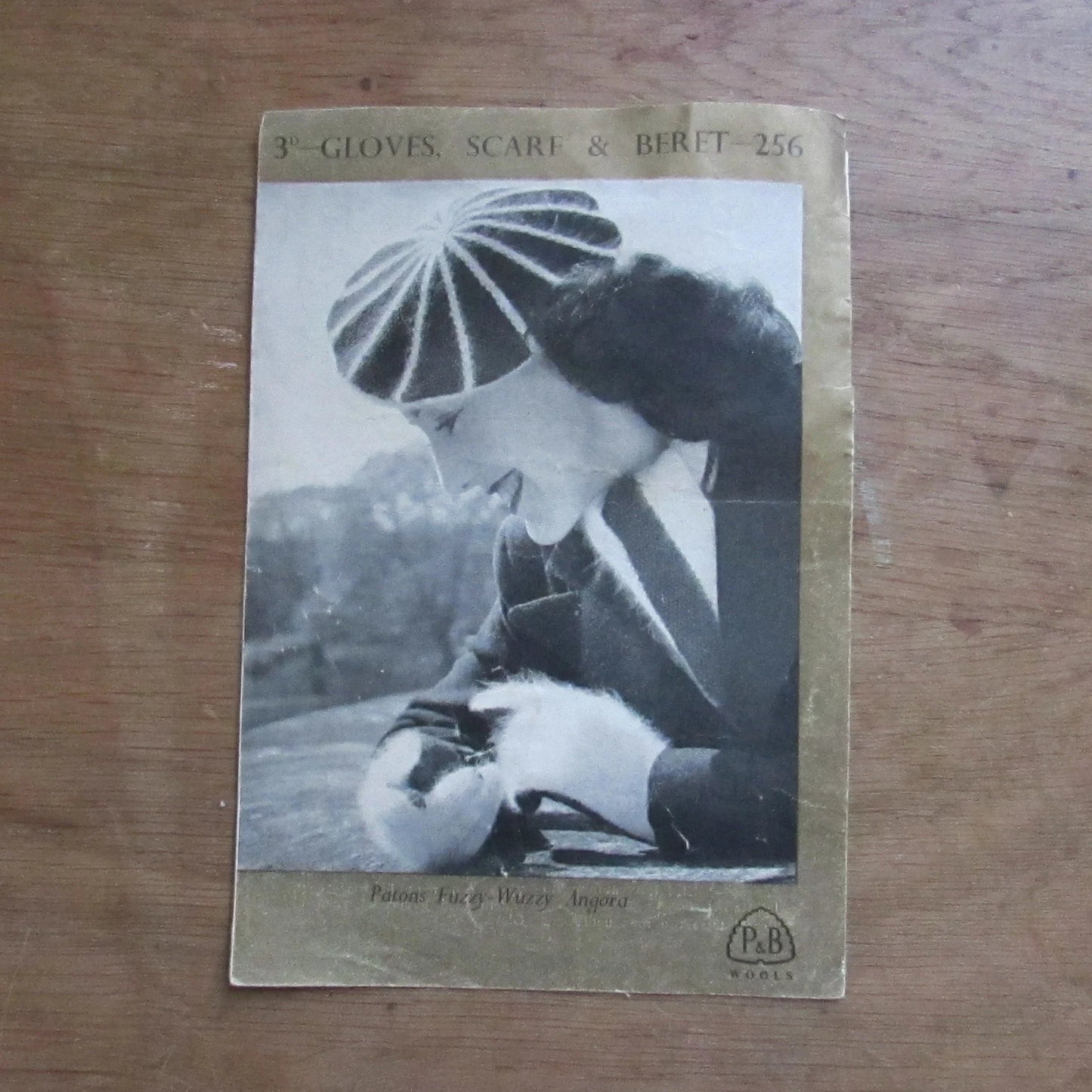 1940s Patons 256 knitting pattern for Fuzzy-Wuzzy gloves, scarf & beret