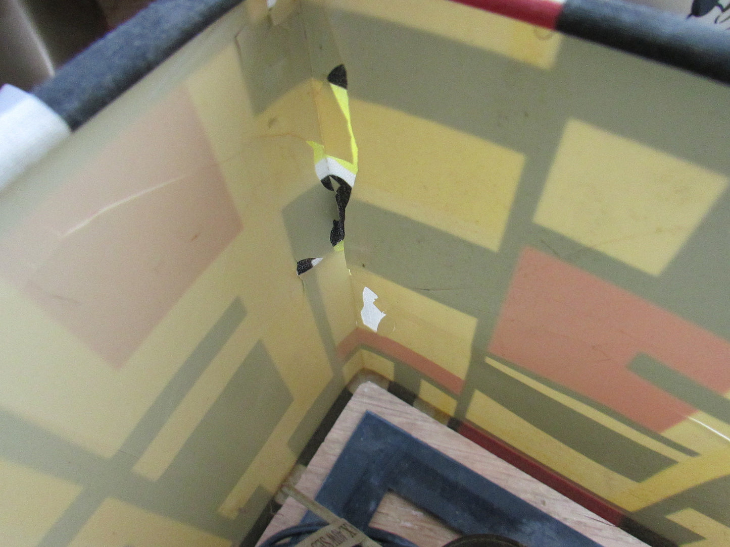 Retro 1980s-style Mondrian-inspired box shade table lamp