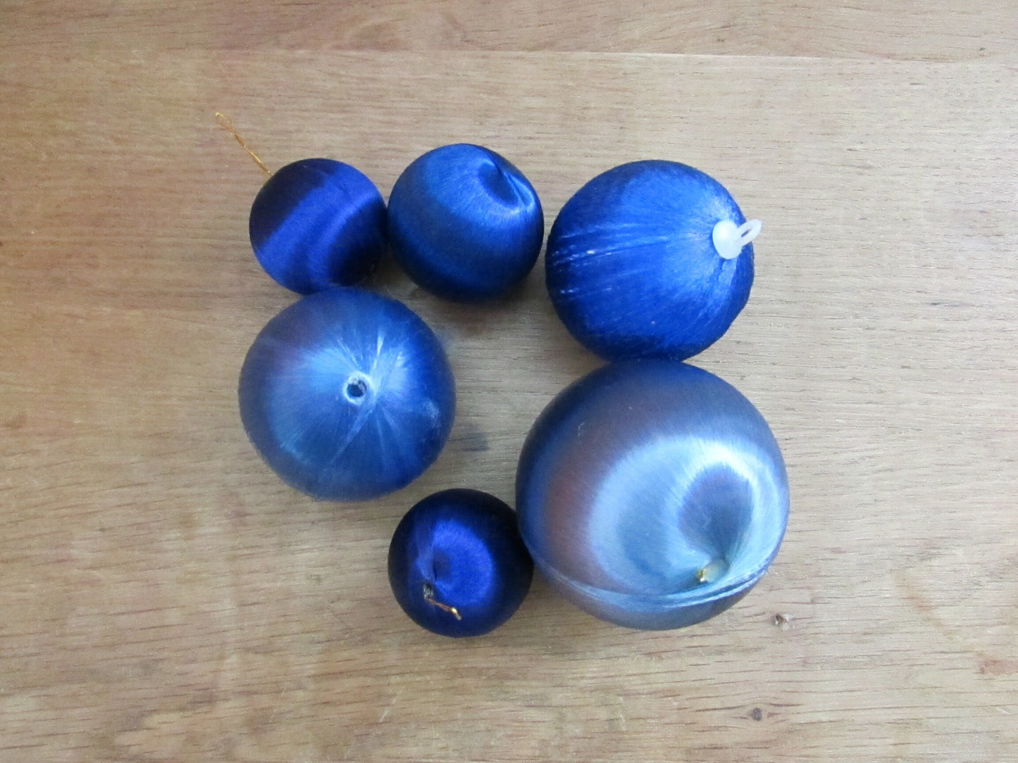 Mid-century jewel-coloured spun satin/silk bauble bundle, including apples with gold leaves