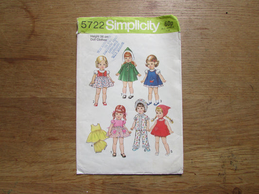 Part cut 1973 Simplicity 5722 sewing pattern for doll's wardrobe, to fit H41cm doll (complete, inc. transfer)