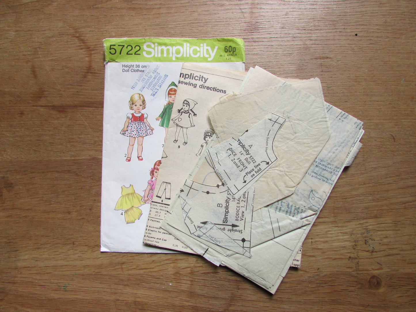Part cut 1973 Simplicity 5722 sewing pattern for doll's wardrobe, to fit H41cm doll (complete, inc. transfer)