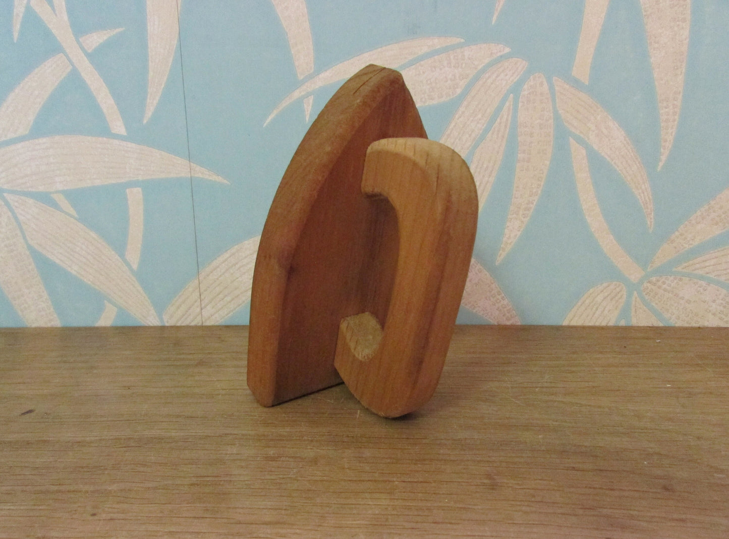 1970s hand-painted wooden iron-shaped recipe card holder, gingerbread men