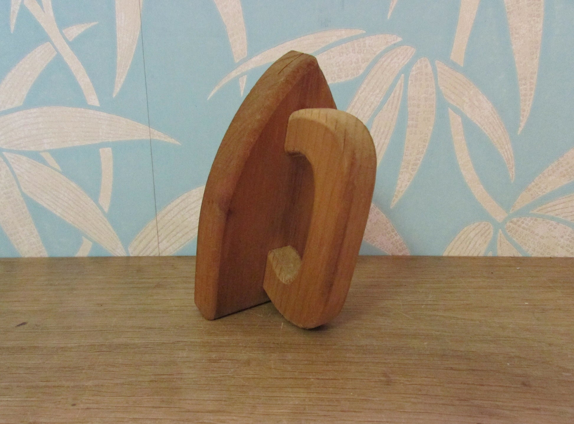 1970s hand-painted wooden iron-shaped recipe card holder, gingerbread men