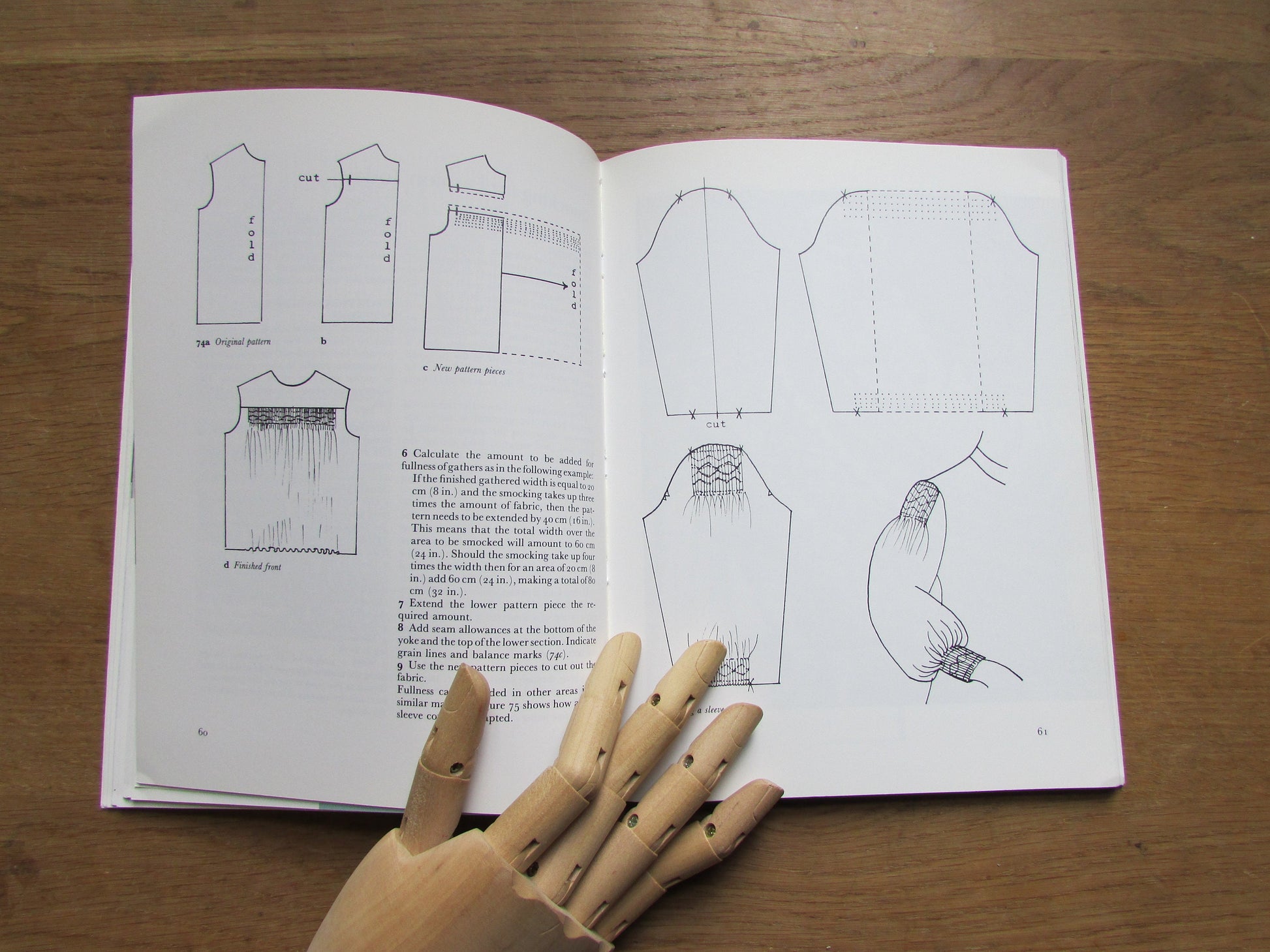 Smocking: Traditional & Modern Approaches, by Oenone Cave, and Jean Hodges (Softback, 1988)