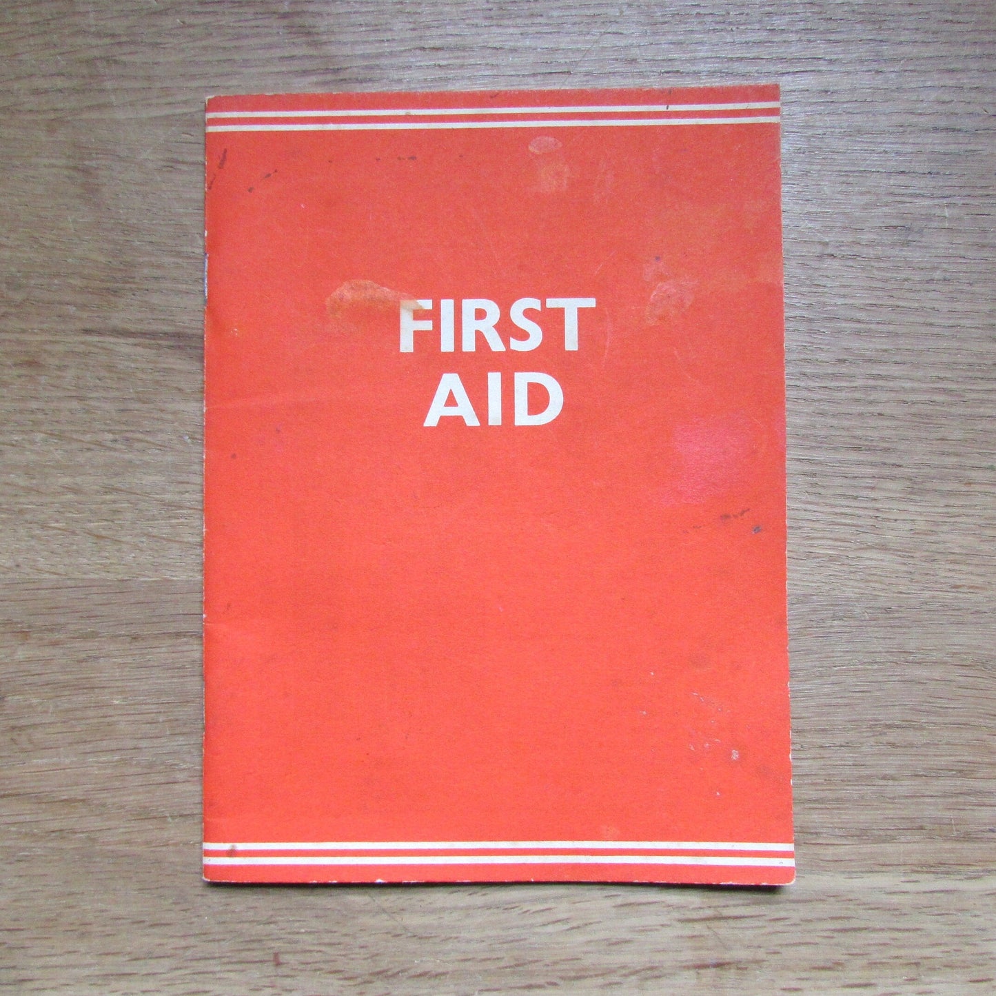 Vintage First Aid by T.J Smith & Nephew Ltd (Softback)