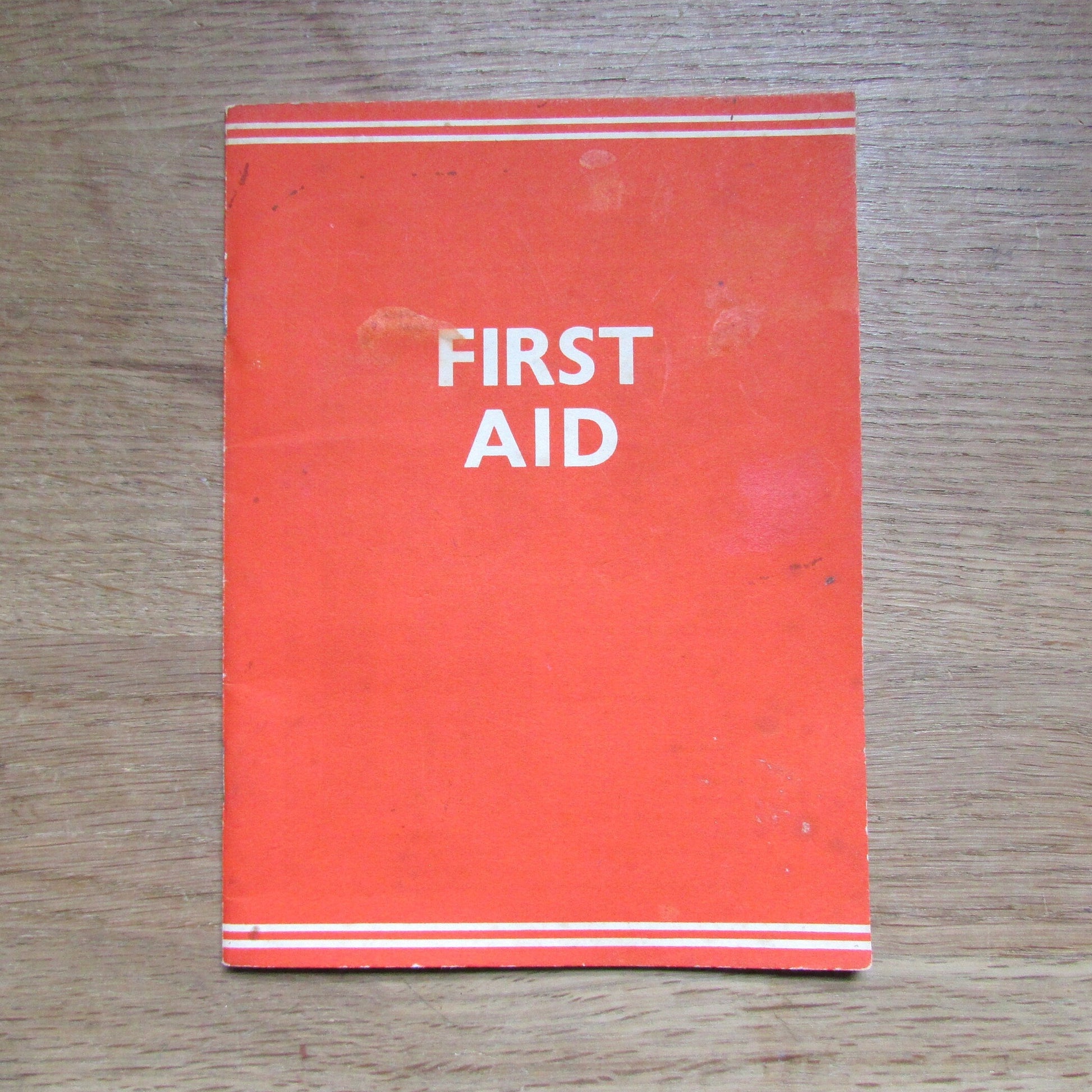 Vintage First Aid by T.J Smith & Nephew Ltd (Softback)