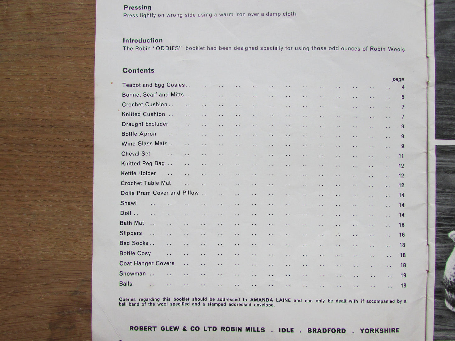 1970s Robin 'Oddies' 2040 knitting & crochet pattern booklet