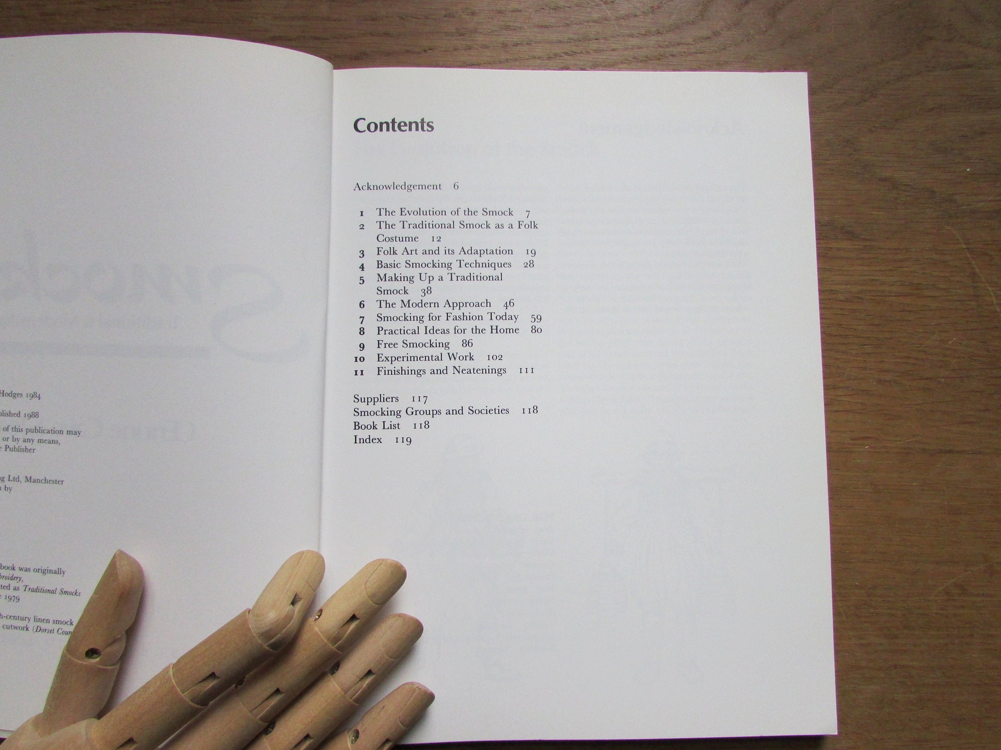 Smocking: Traditional & Modern Approaches, by Oenone Cave, and Jean Hodges (Softback, 1988)