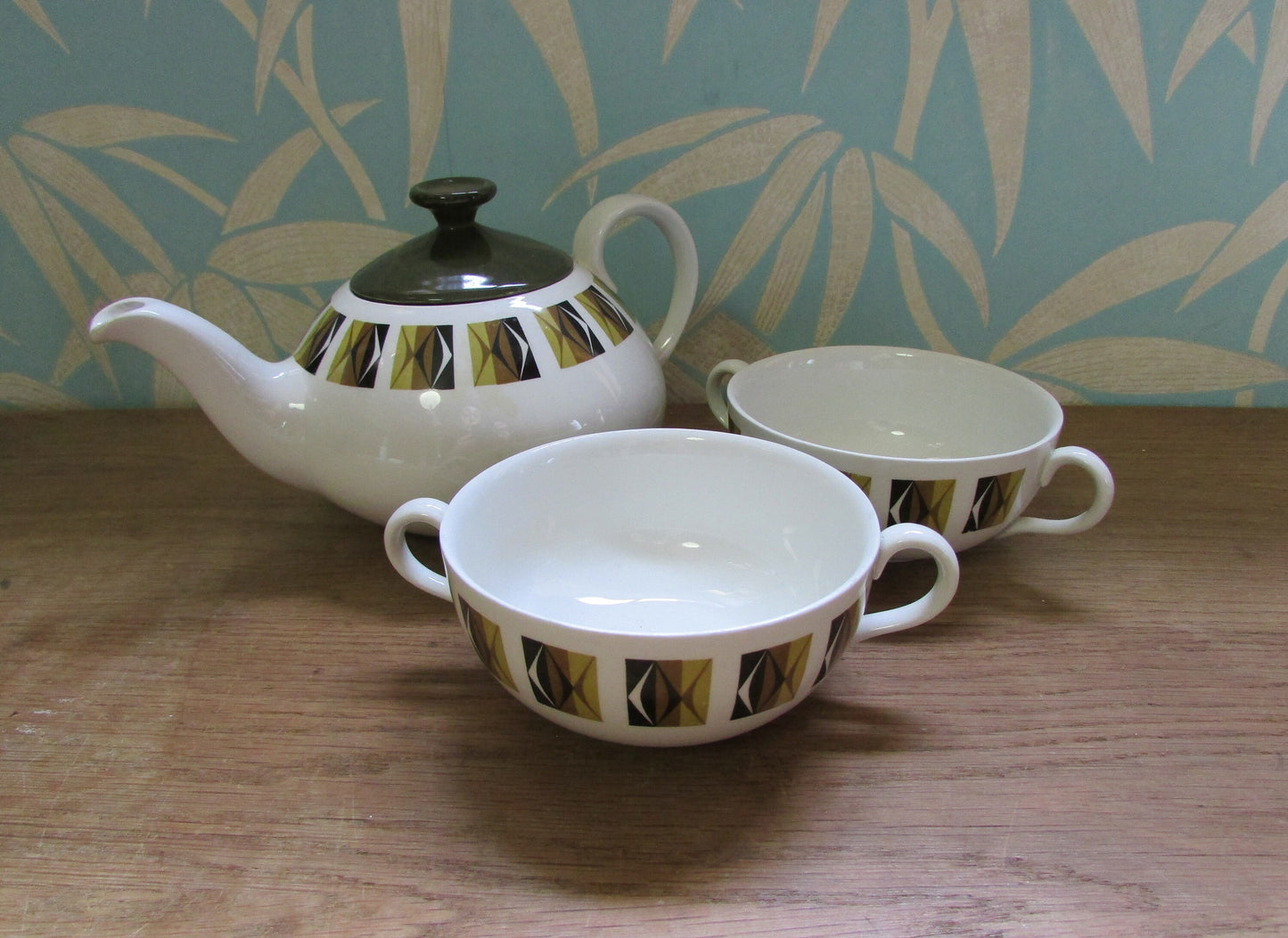 1960s Ridgeway Potteries Ltd "Ravenna" teapot, and twin-handled mugs/soup bowls