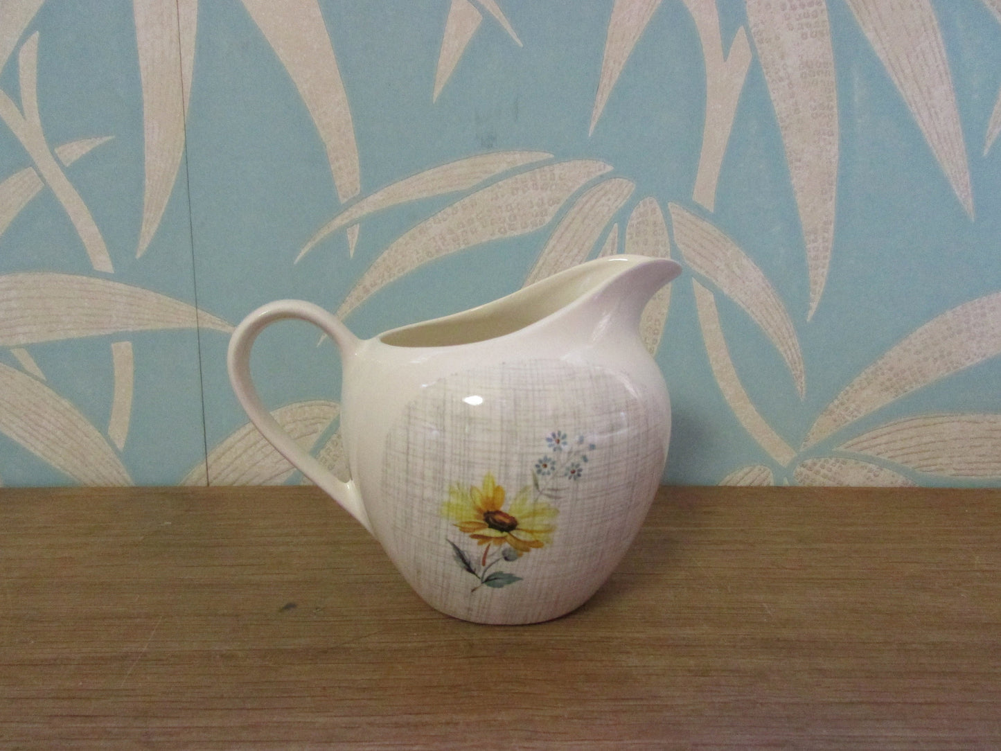 1962 J&G Meakin Sol 'Summertime' assorted plates and milk jug